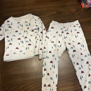 Kids Pajama Set with Mountain and Tree Print Size 4T